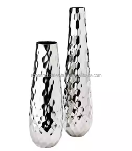 Nouveau design de vase à fleurs de table en aluminium fait à la main avec décoration pour la maison et l'extérieur par Azora industries - Product Image 5