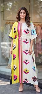 Robe longue kaftan en crêpe français avec des imprimés numériques artistiques, cordon de serrage réglable et coupe ample décontractée RMOR KAFTAN DC - Product Image 5