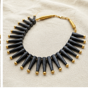 Collar de cuentas de resina chapado en negro con cadena de eslabones en tono dorado, joyería bohemia llamativa para fiestas, bodas y regalos. - Product Image 5