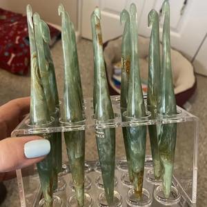 Juego de Agujas de Ganchillo Ergonómicas, Agujas de Tejer de Resina Hechas a Mano, Agujas de Resina Coloridas Profesionales para Proveedores Internacionales - Product Image 2