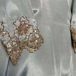 Vêtements indiens et pakistanais de créateur, ensemble élégant pour les fêtes, haut-bas et dupatta - Product Image 4