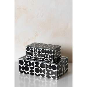 Elegante Caja de Almacenamiento Decorativa Hecha a Mano con Incrustaciones de Madera y Resina para Joyas y Pequeños Tesoros - Product Image 1