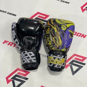 Gants de boxe Fairtex personnalisés à impression intégrale, dernier design, en cuir de vache véritable, pour l'entraînement de Muay Thai, gants jumeaux, en vente - Product Image 1