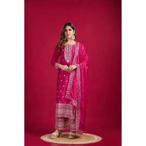 Ensemble haut-bas et dupatta rouge de créateur SRK avec broderie et travail de sequins, taille XL, 950g - Product Image 5