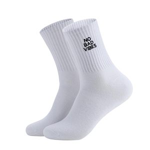 Calcetines Bordados - No Bad Vibes Calcetines Unisex de Algodón con Bordado en Negro - Frases Motivadoras e Inspiradoras - Product Image 3