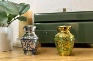Elegantes urnas de recuerdo de latón hechas a mano para guardar cenizas con diseño de primera calidad para uso conmemorativo - Product Image 5
