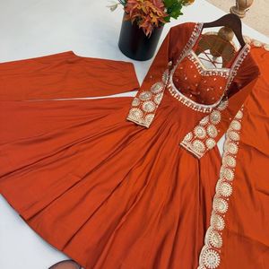 Conjunto de Vestido de Seda Romana de Diseño para Mujer, Ajustado, Hasta la Rodilla, de Secado Rápido, con Bordado y Lentejuelas, Dupatta de Chanderi y Parte Inferior Completa - Product Image 4
