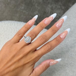 Bague en or plaqué 18 carats avec diamant de laboratoire taille émeraude de 8 carats pour femme |   Bague de fiançailles et de mariage tendance certifiée IGI - Product Image 1