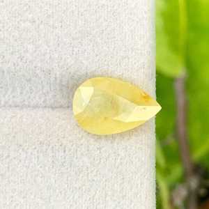 Saphir Jaune Naturel Taille Poire Pierre Précieuse Non Montée Qualité Premium Grade Rareté Exceptionnelle Certifié par un Certificat Tierce Partie pour Bijoux - Product Image 1