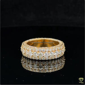 Bague ovale en argent 925 avec diamants de laboratoire, design multi-rangs de pierres, finition dorée, bijoux de luxe pour les acheteurs en gros - Product Image 3
