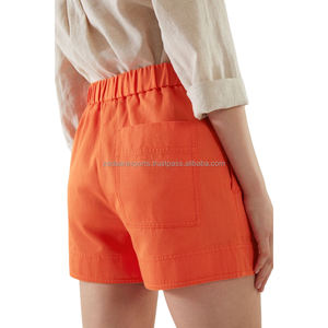 Short taille haute pour femme avec ceinture élastique confortable orange vif et poches plaquées au dos - Product Image 1