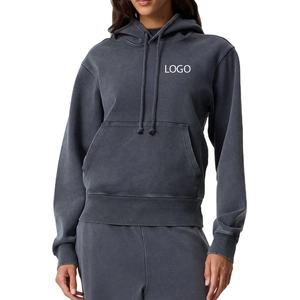 Sweat à capuche isolé pour femme, offrant une chaleur douce pour les conditions plus fraîches, avec poches kangourou et cordon de serrage pour un confort optimal 2026 - Product Image 1