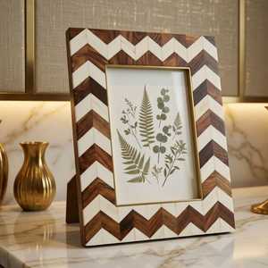 Cadre photo vertical personnalisé en os incrusté, support photo décoratif rectangulaire pour table, idéal pour l'intérieur moderne - Product Image 4