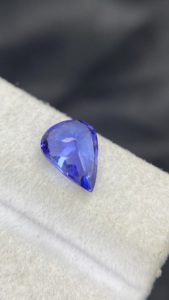 Pierre de Tanzanite naturelle certifiée superbe, taille poire, avec une couleur et un lustre excellents, Zoisite naturelle, 1,90 carat, nette à la loupe - Product Image 6