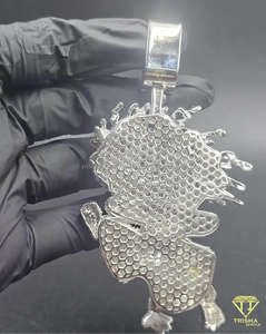 Colgante de Lujo con Diseño de Cabeza de Duende de Dibujos Animados en Plata de Ley 925 con Diamantes de Moissanita Completamente Engastados - Product Image 3