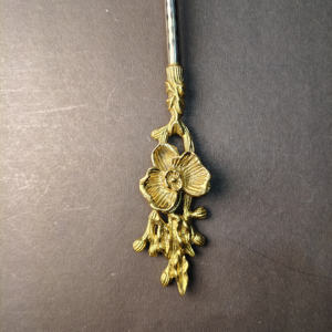 Cuchara de Servir de Acero Inoxidable Martillada a Mano con Mango Decorativo de Flor de Orquídea Dorada de Latón, Elegante Vajilla para Banquetes - Product Image 4