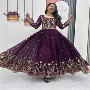 Robe en Georgette Fox de qualité supérieure avec broderies et sequins lourds, accompagnée d'un dupatta, au meilleur prix de gros - Product Image 1