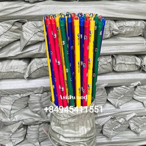 Palo de escoba recto de madera de eucalipto colorido Flor de Vietnam al por mayor 120cm de longitud mango recubierto de PVC de colores palo de fregona de plástico - Product Image 3
