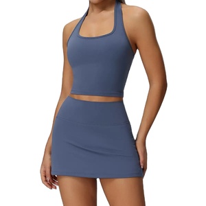 Nouvel ensemble de yoga pour femmes avec poche, ensemble de yoga deux pièces ajusté, haut à col halter et mini-jupe - Product Image 1