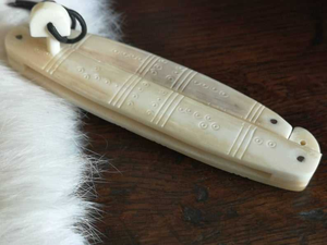 Peine para Barba Vikingo de Hueso de la Mejor Calidad con Funda, Diseño Religioso Tallado con Motivos Animales, Color Natural, 10cm, Ecológico, Pulido y Redondo - Product Image 5