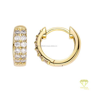 Boucles d'oreilles classiques en diamants de laboratoire en grappe, en argent sterling 925 plaqué or, bijoux luxueux et étincelants - Product Image 2