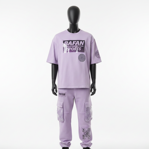 Conjunto de camiseta y pantalón cargo para hombre, mezcla de algodón grueso de 300 GSM, estampado gráfico lavanda, ropa urbana personalizada, conjunto de 2 piezas. - Product Image 6