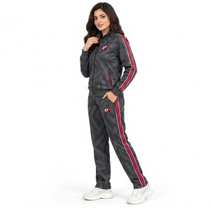 Chándal deportivo premium para mujer que ofrece un ajuste flexible, comodidad transpirable y una apariencia deportiva para mujeres activas. - Product Image 6