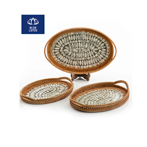 Plateau en rotin écologique perlé, incrustation de coquillages purs, idéal pour la décoration de table et le service du petit-déjeuner, vente directe, best-seller. - Product Image 1