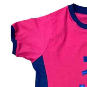 Camiseta Ringer Azul Rey y Rosa para Hombre, Cuello Redondo con Panel en Contraste, Logotipo Bordado Personalizado, Algodón, Ropa Urbana, OEM, Venta al Por Mayor - Product Image 6