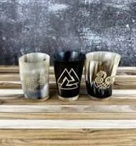 Corne à boire Viking gravée et polie, tasse artisanale en corne de buffle naturelle, logo personnalisé, corne à bière médiévale portable - Product Image 2