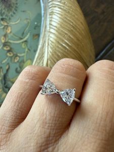 Anillo de Moissanita de 1 Quilate con Corte Trillón, Dos Piedras en Forma de Lazo, Chapado en Rodio, Plata 925 Original, Regalo de Cumpleaños para Amiga - Product Image 2