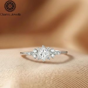 Anillo de Compromiso Charm_Jewells para Mujer, Chapado en Oro Rosa de 18K, Plata con Moissanita, Engaste de Flor, Estilo Romántico, Certificado IGI 3 - Product Image 3