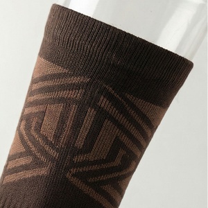 Chaussettes hautes pour hommes à motif géométrique, tricotées, respirantes, en Spandex et Polyester, pour le sport d'automne, style classique - Product Image 5