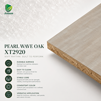Panneau de bois aggloméré orienté (OSB) mélaminé Jinbase SXT2920 Pearl Wave Oak 18 mm E0 1220x2440 mm pour meubles et menuiseries