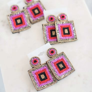 Boucles d'oreilles pendantes élégantes brodées, faites à la main, avec des perles Miyuki et des pompons tressés, pour femmes, bijoux par MD HANDICRAFTS - Product Image 1