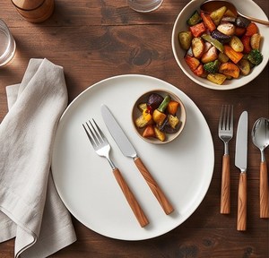 Ensemble de couverts en acier inoxydable 5 pièces au design moderne avec manche en bois, finition miroir, pour les repas de mariage - Product Image 4