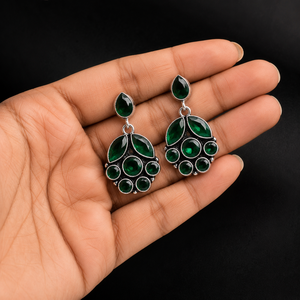 Proveedor Confiable de Pendientes de Flores de Latón con Acabado Plateado Antiguo y Ónix Verde, Joyería Artística para Fiestas y Eventos - Venta Directa al Por Mayor - Product Image 3