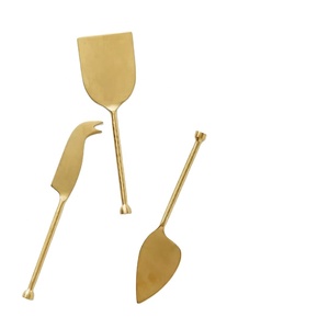 Juego de herramientas de queso dorado de latón hecho a mano de 3 piezas al por mayor de fábrica para servir el desayuno en hoteles y restaurantes - Product Image 1