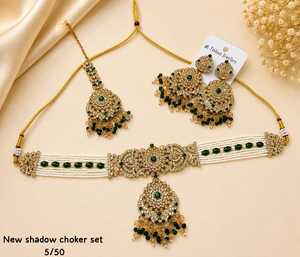 Ensemble de bijoux ethniques de haute qualité plaqué or, en alliage, avec cristaux et strass, collier, boucles d'oreilles et Maang Tikka, pour femmes, mariage indien - Product Image 3