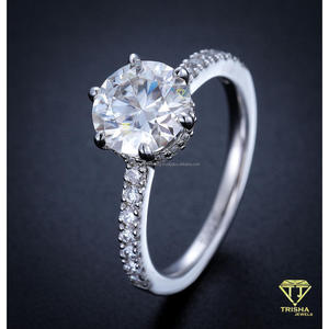 Bague solitaire en argent sterling 925 avec diamant moissanite de luxe, taille princesse, pour importateurs et détaillants de bijoux - Product Image 1