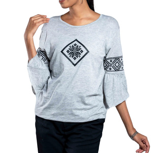 Tops pour femmes au style minimaliste, confortables et parfaits pour un look décontracté et une mode épurée - Product Image 1