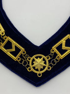 Collar Masónico de Alta Calidad Hecho a Medida con Cadena de Metal Dorado de 12 Eslabones, Tela de Terciopelo Azul, Logotipo Personalizado y Alta Artesanía - Product Image 4
