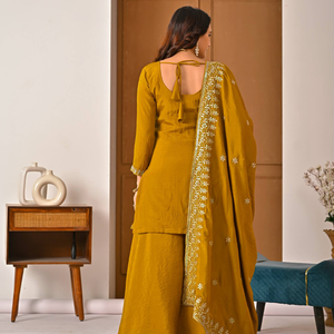 Conjunto de traje Sharara Palazzo de diseño elegante con bordados a mano y lentejuelas, y dupatta bordada, ideal para bodas. - Product Image 5