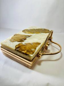 Sculpture de table en résine peinte à la main, motif feuille de marbre ivoire, éco-responsable, décoration intérieure, nature, luxe, avec poignée supérieure - Product Image 5