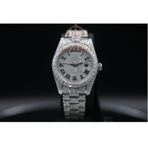 Reloj de Diamantes Moissanite de Lujo y Calidad Premium para Fiestas, Bodas y Uso Diario, Disponible a Precio de Exportación - Product Image 1