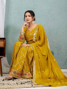 Traje de Seda Bordado WINE para Mujer, Ropa Tradicional de Boda, Largo hasta el Tobillo, Corte Regular, Estilo India Pakistán - Product Image 2