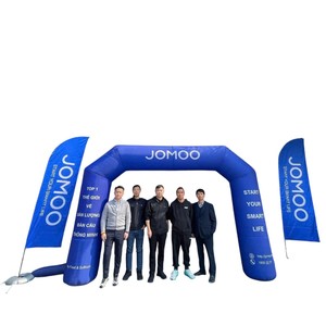 Arche gonflable JOMOO avec poteaux de drapeau en aluminium et drapeaux à plumes, impression numérique sur polyester, affichage promotionnel extérieur - Product Image 1