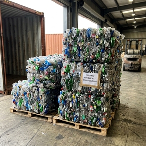Material de Reciclaje Plástico Industrial: Hojuelas de Botellas PET Clasificadas para Importadores con Empaque Limpio y Suministro a Granel - Product Image 2