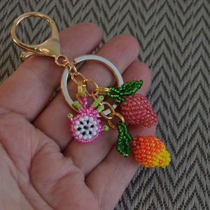 Porte-clés coloré écologique fait main pour femme, motif feuilles, perles et pierres, idéal pour mariage, anniversaire, Fête Nationale - Product Image 1