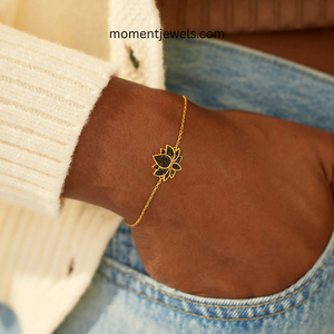 สร้อยข้อมือโซ่ลายดอกบัวสีดำ เงินแท้ 925 ชุบทอง ประดับเพชรซิร์คอน เครื่องประดับมินิมอลสำหรับผู้หญิง ของขวัญสำหรับสวมใส่ - Product Image 4